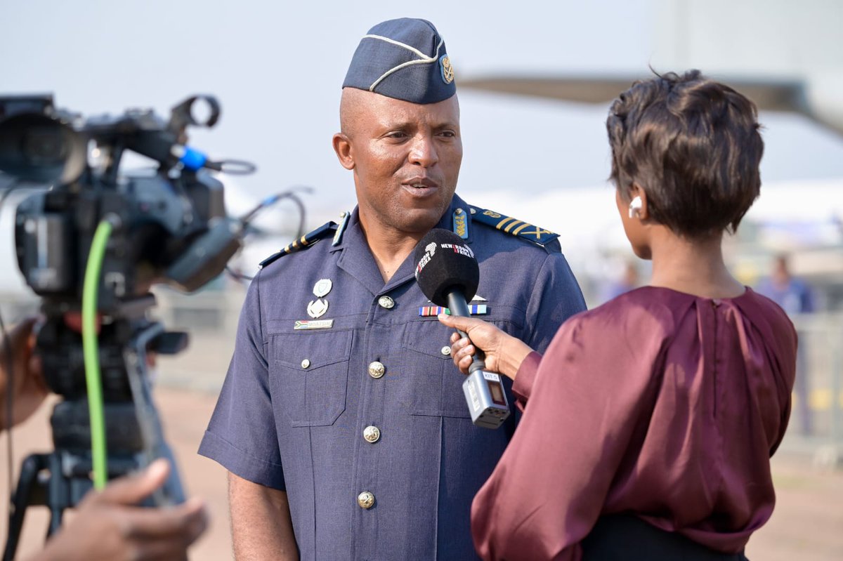 SANDF_ZA's tweet photo. Chief of the SA Air Force engages SABC and Newsroom Afrika at the Africa Aerospace and Defence - AAD 2026.

https://t.co/1Lcyy5XAyI

#SANDF
#SAAirForce
#PerAsperaAdAstra
#AAD2026 https://t.co/WIeF1xj4YG
