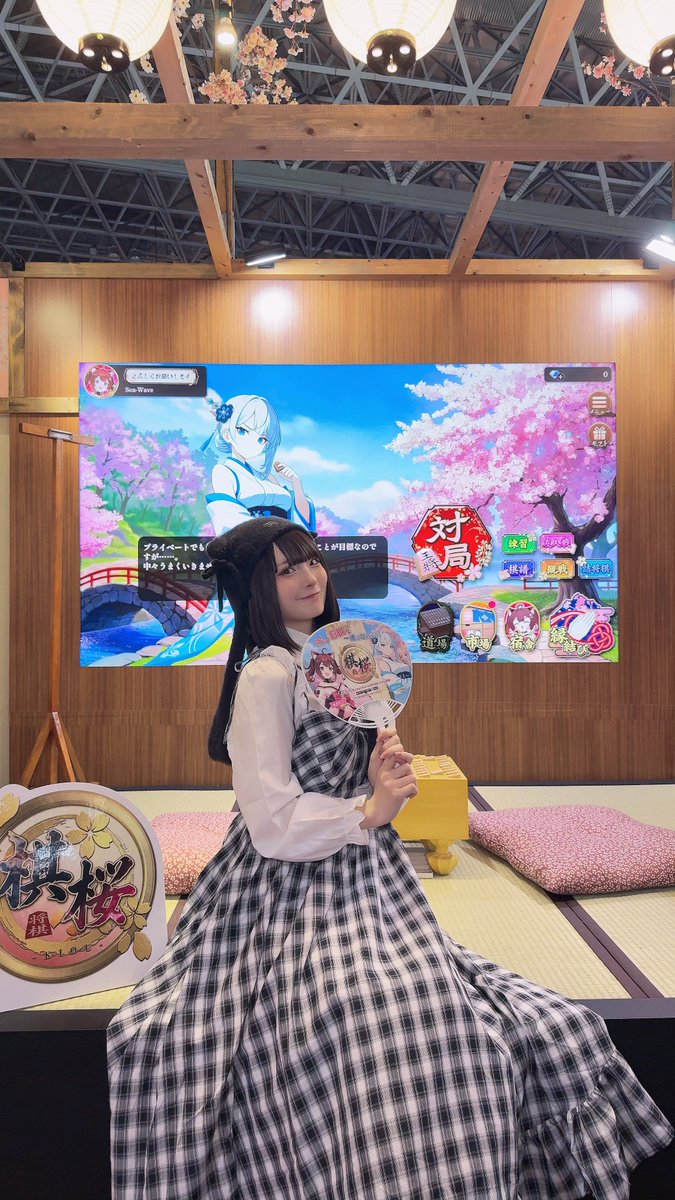 shino_nome22's tweet photo. *⸜ #TGS2026 CV出演作品まとめ ⸝*

❄️『棋桜』氷室ユキ役
ホール1／01-C10 
19日イベント登壇あり🎤
.*·.⟡┈┈┈┈┈┈┈┈┈┈┈⟡.·*.
🥀『魔法少女ノ因習村』二階堂ヒロ役
ホール6 / 06-N04
.*·.⟡┈┈┈┈┈┈┈┈┈┈┈⟡.·*.
🚓『機動警察パトレイバー』システムボイス
ホール6／06-N04
.*·.⟡┈┈┈┈┈┈┈┈┈┈┈⟡.·*.
🌕『MoonHack』伊吹ナギハ役
ホール9／09-C53
.*·.⟡┈┈┈┈┈┈┈┈┈┈┈⟡.·*.
👾『配信少女ノ裏垢迷宮』二階堂ヒロ役
ホール9／09-E03

他にもまだ発表されてない出演作品も出展されてるので是非くまなく見てきてね〜！！🫶
各所サインも掲載頂いております…！✨️

こんなにもたくさんの出演作品で溢れたTGSを迎えられる日が来るとは…数年前行っていた頃とはまるで別世界のようでした。
夢見心地でふわふわ幸せに浸って参りました…🌸

皆の写真も楽しみにしてるね！！🥳📸
#はのうら #まのむら #機動警察パトレイバー #棋桜 #ムンハク