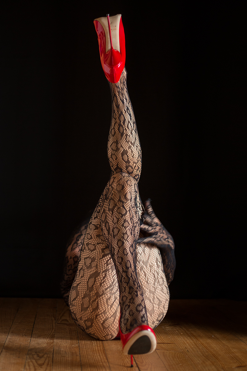 5inchandmore's tweet photo. Bodystocking &amp; Red heels https://t.co/6pfkaGWWyP