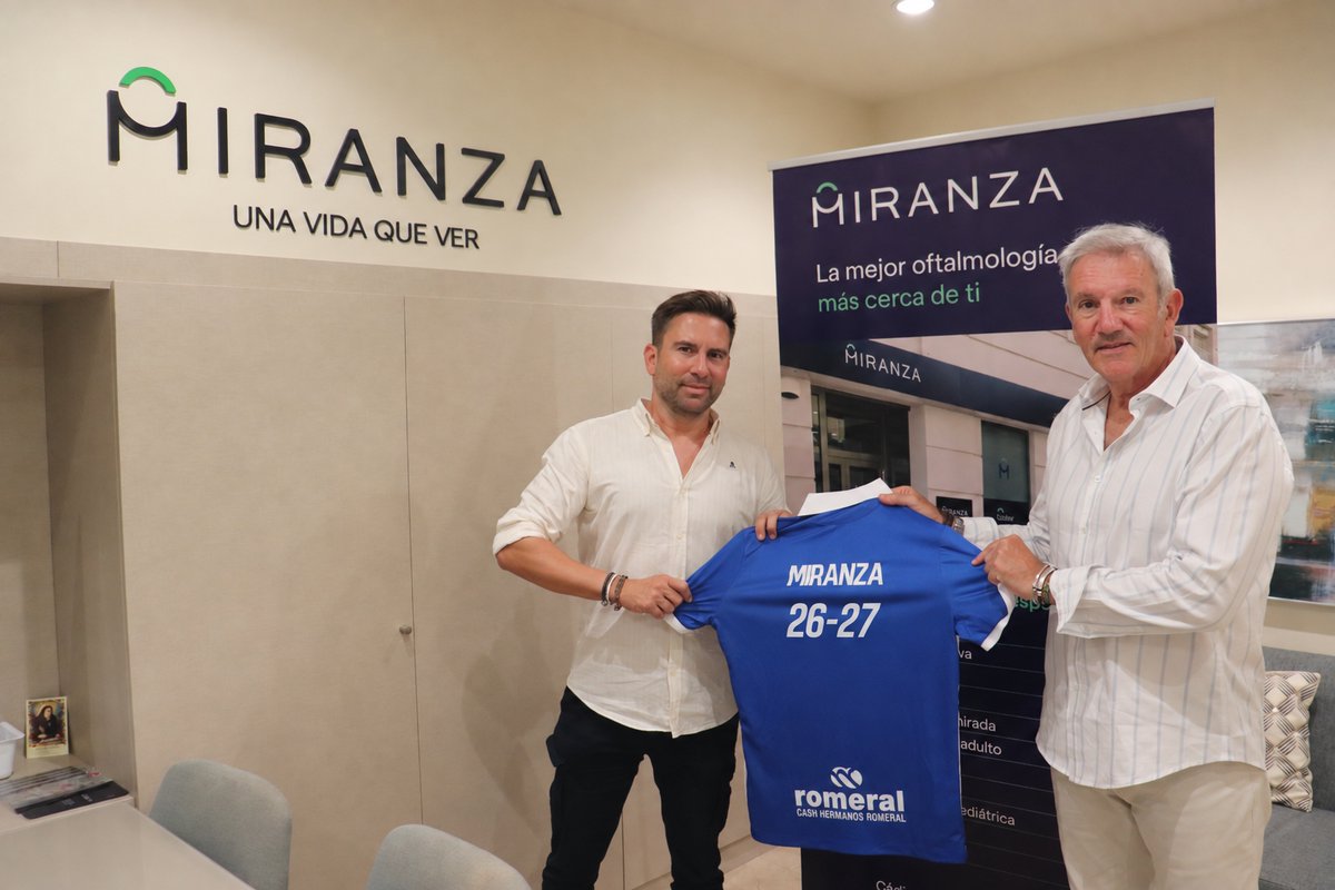 XerezDFC's tweet photo. 🤝🥸   @GrupoMiranza 

Rubricado el acuerdo de colaboración con el grupo líder en el cuidado de la salud y el bienestar ocular en España.

#XerezDeportivo x #Miranza https://t.co/ef8V0LutD0