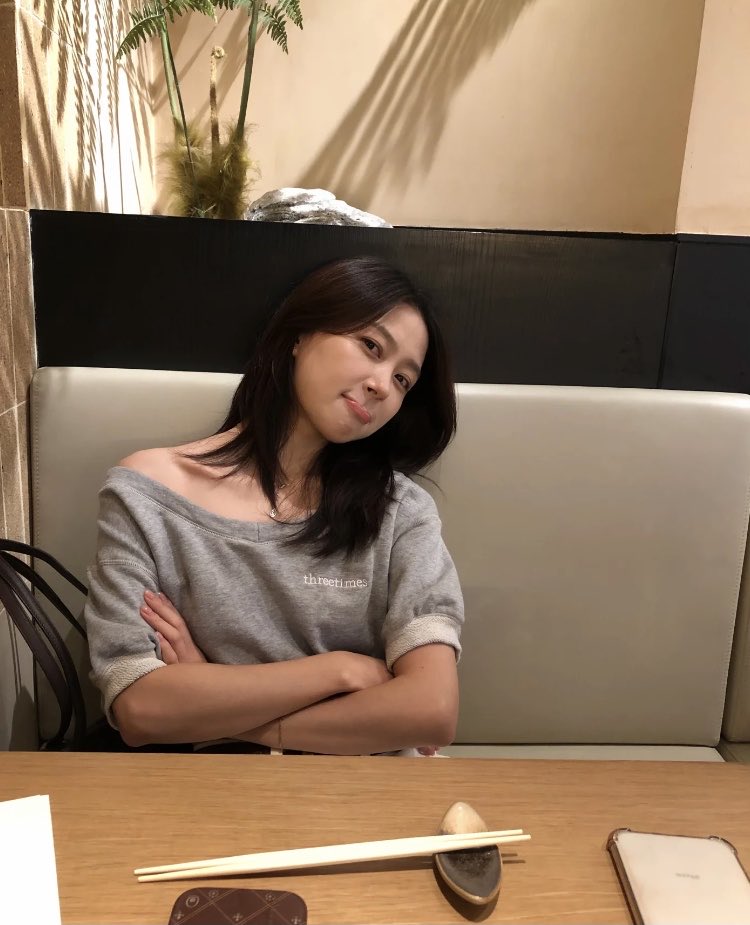 yangyang5202000's tweet photo. The real top state of life has nothing to do with wealth or status, but can still get along with life gently and reconcile with oneself calmly after going through storms. https://t.co/3Ir6sbPRf5