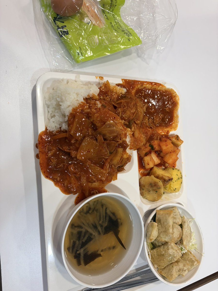 NoMaster00's tweet photo. 내 식판은 사이즈 업 부탁드려요… https://t.co/a1y3J6LT7I