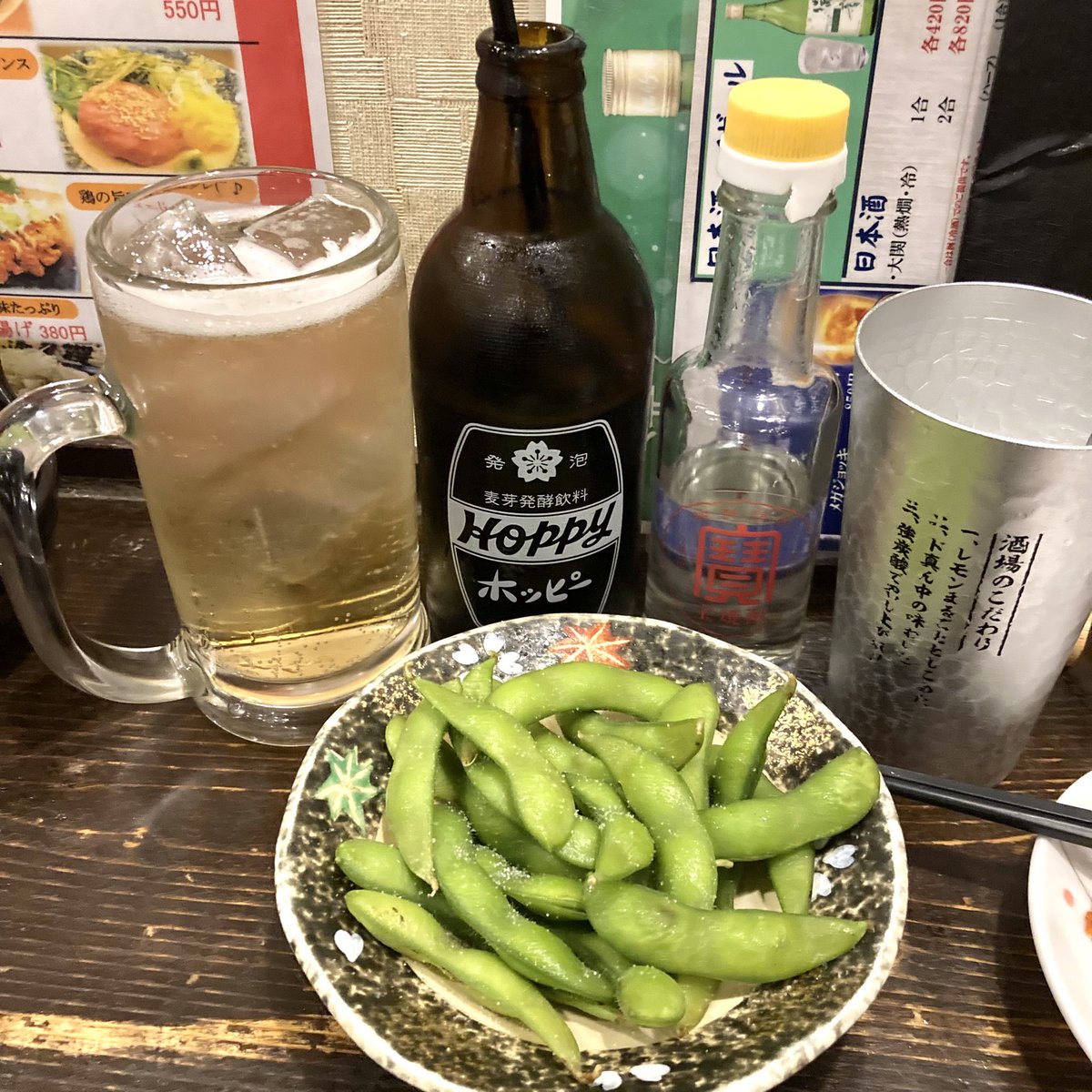 hoppy5126's tweet photo. #錦糸町ホッピー部
今宵の晩酌はホッピーフルセット（3杯分）580円、つまみは枝豆220円、軟骨付きぼんじり唐揚げ480円で締めて1280円でした。
ごちそうさまでした(^ ^)
#センベロ #せんべろ #ホッピー
#ボッピー部 #せんべろ部
#とりあえず枝豆 #立ち呑み粋 https://t.co/wtpQxvsSR4