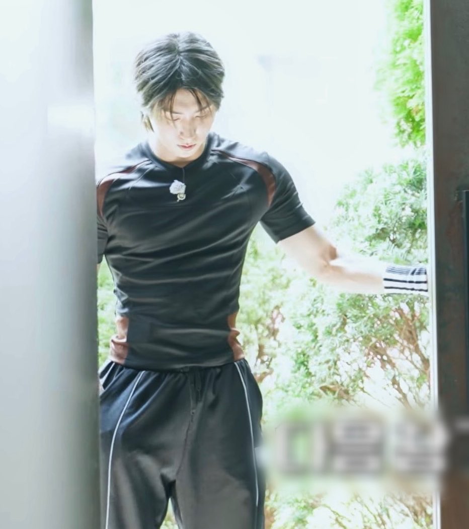 hanniesflower_'s tweet photo. JISUNG THAT BODY OF YOURS IS NO JOKE https://t.co/BBjAWJE62O