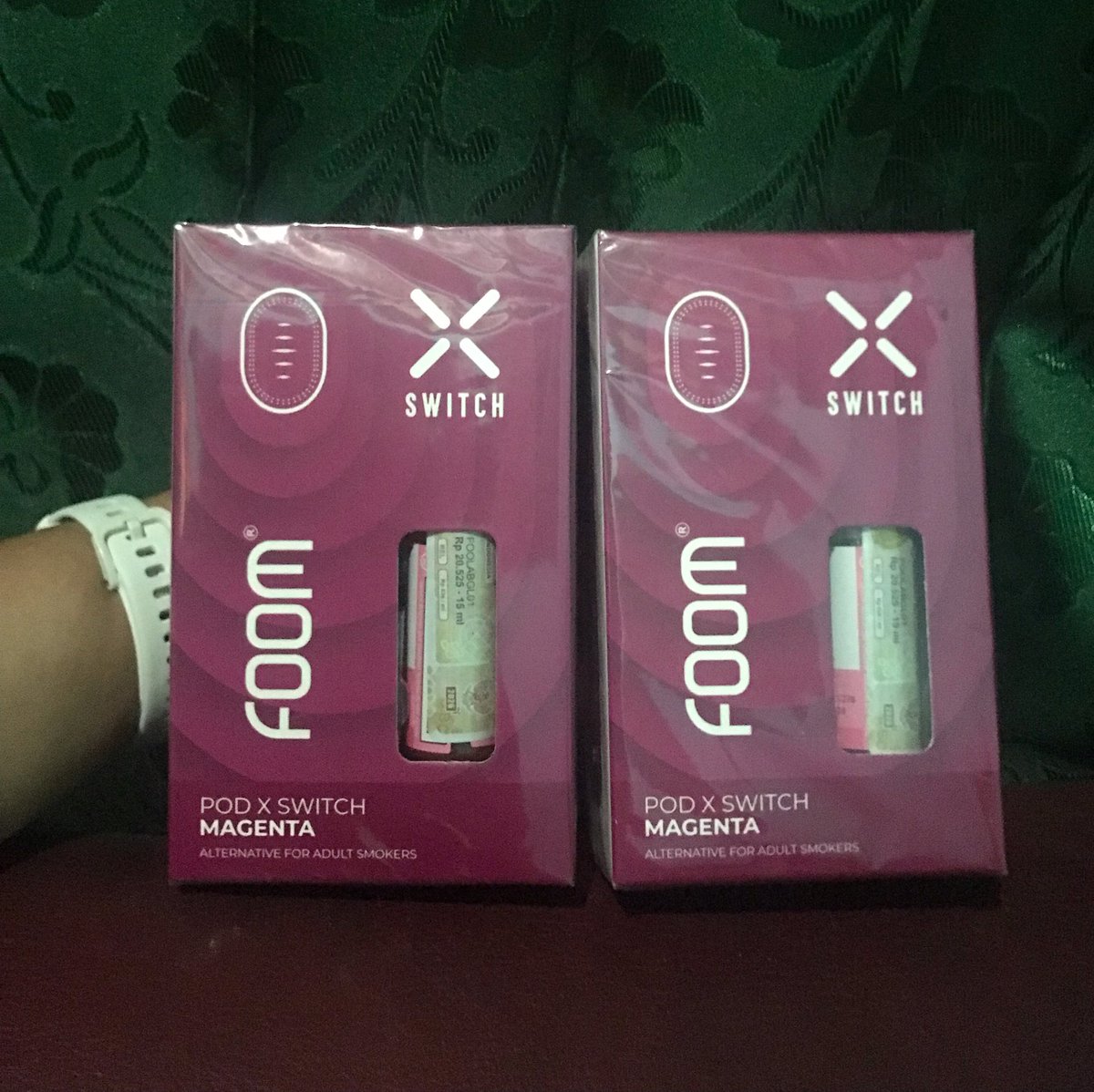 priencesy's tweet photo. Yang kemarin nanyain foom magenta, aku ready 2 yesss. Siapa cepat dia dapat😍 #zonauang wts foom x switch magenta https://t.co/T9KFX5RPJy