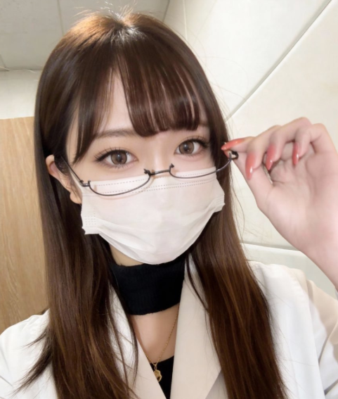 KrageMichael's tweet photo. 42歳実家暮らしのおばさんって嫌ですか？

一応女医です🥺 https://t.co/NfOPLf5klS