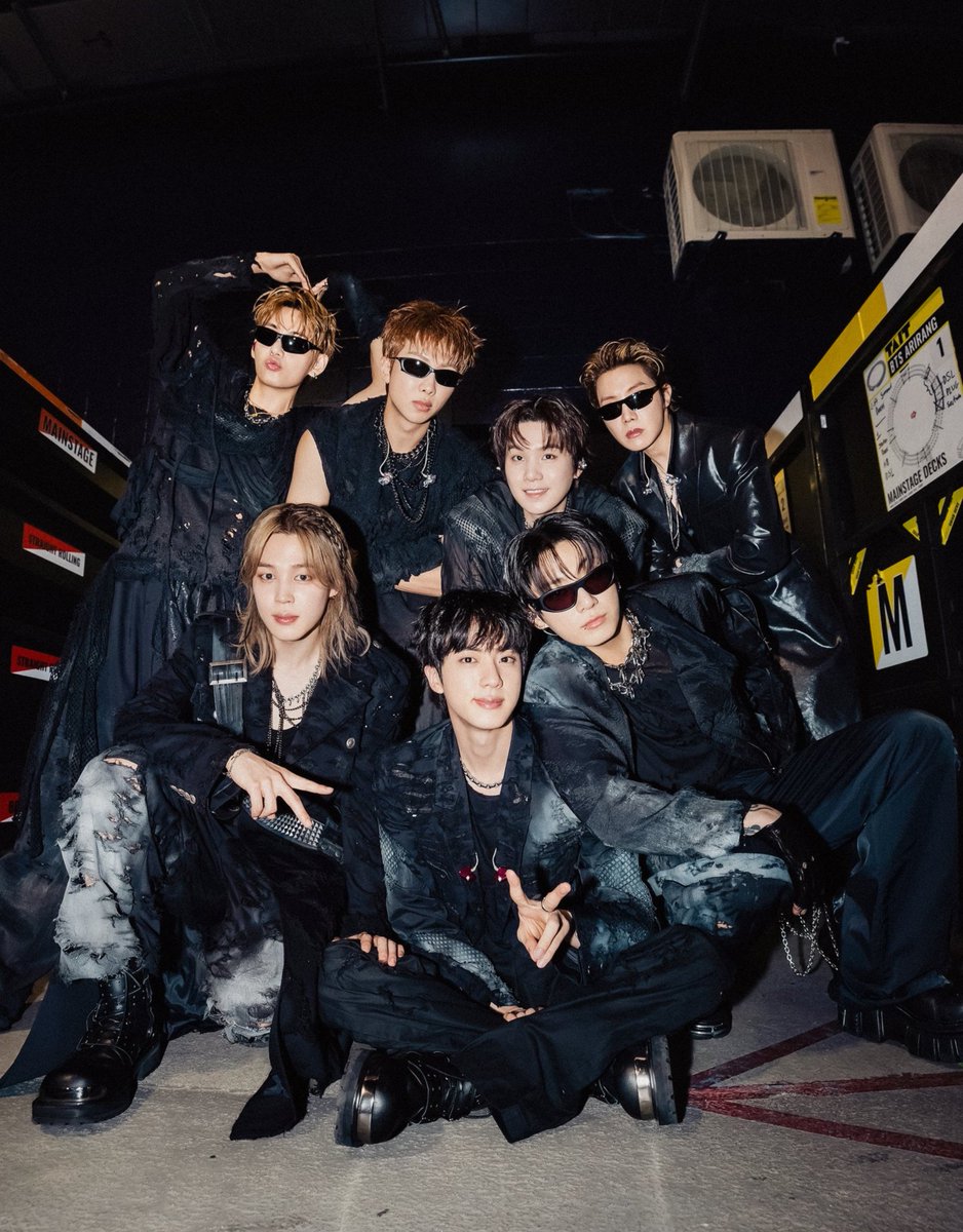 Yoon_kookie97's tweet photo. #BTS has won “Male Group of the Year” category at the 2026 Jupiter Music Awards🏆🎉

CONGRATULATIONS BTS 
BTS MALE GROUP OF THE YEAR 
#BTS #방탄소년단 @BTS_twt https://t.co/tGCmPcxI7f