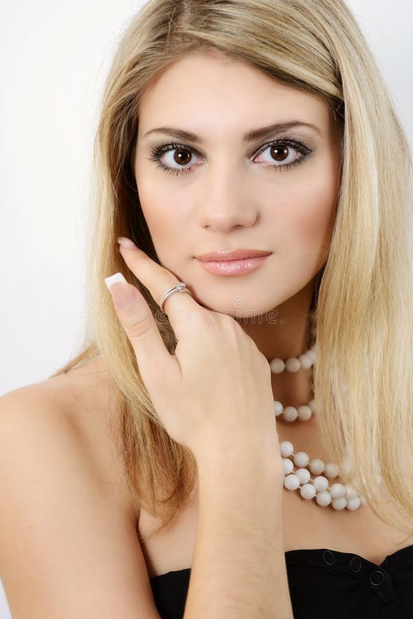 EmmaHughesprrok's tweet photo. Hello. My name is Eliana, 23 year old single girl. https://t.co/77cKUhy0EV