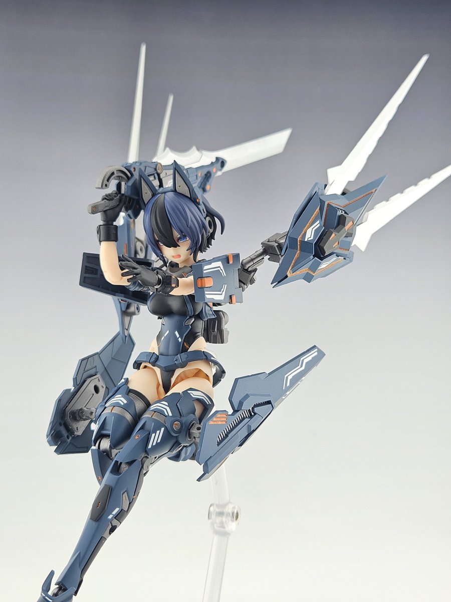 bbhaguruma's tweet photo. 「ユグドラシス：ガルム-BD-」

新作完成しました。ユグドラシス：ガルム・リッパーをベースにMSGと既存装備を換装してより近距離戦を重視したカスタムです。ガルム・リッパーのデザインが素敵すぎる！

#メガミデバイス https://t.co/2raGkN2wt0