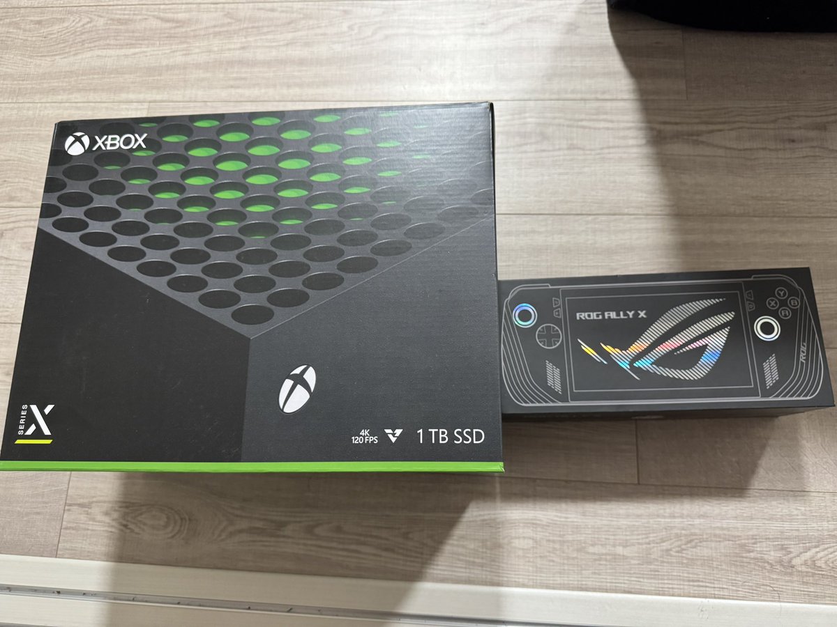 SumikkoH's tweet photo. PS5の箱は躊躇なく捨てられたのにXboxとROG Allyの箱が捨てられないのはなぜなのだろうか…🤔 https://t.co/W0klK7rO8q