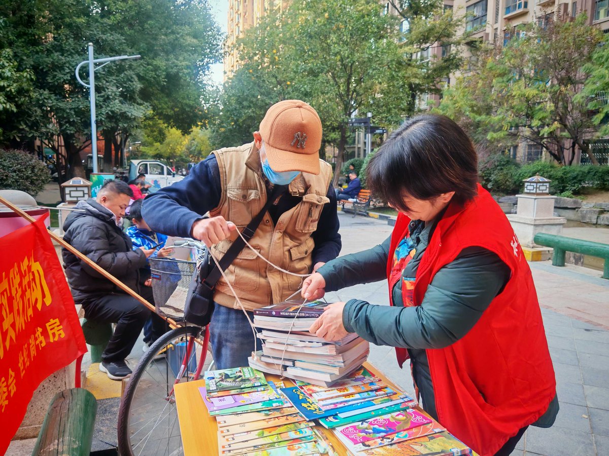 silki020377's tweet photo. [Free community book swap this Sat 10am at Central Park! Bring pre-loved books, grab new reads + meet neighbors. All ages welcome! ]， https://t.co/SL9ZjG9WII