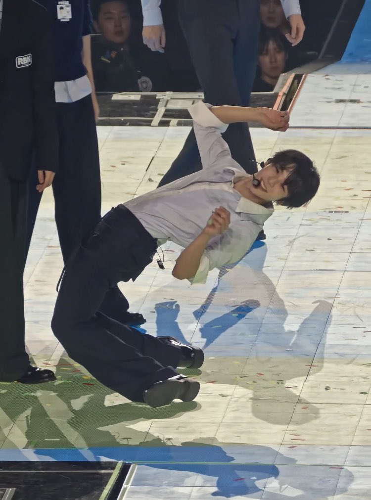 shoreundesuka's tweet photo. โชทาโร่เป็นไอดอลที่ถ้าพูดประโยค i love my job แล้วพ้มจะเชื่อว่าน้องพูดจริงไม่ใช่มุขอย่างสนิทใจเลยล่ะ https://t.co/SoaGNWUPcd