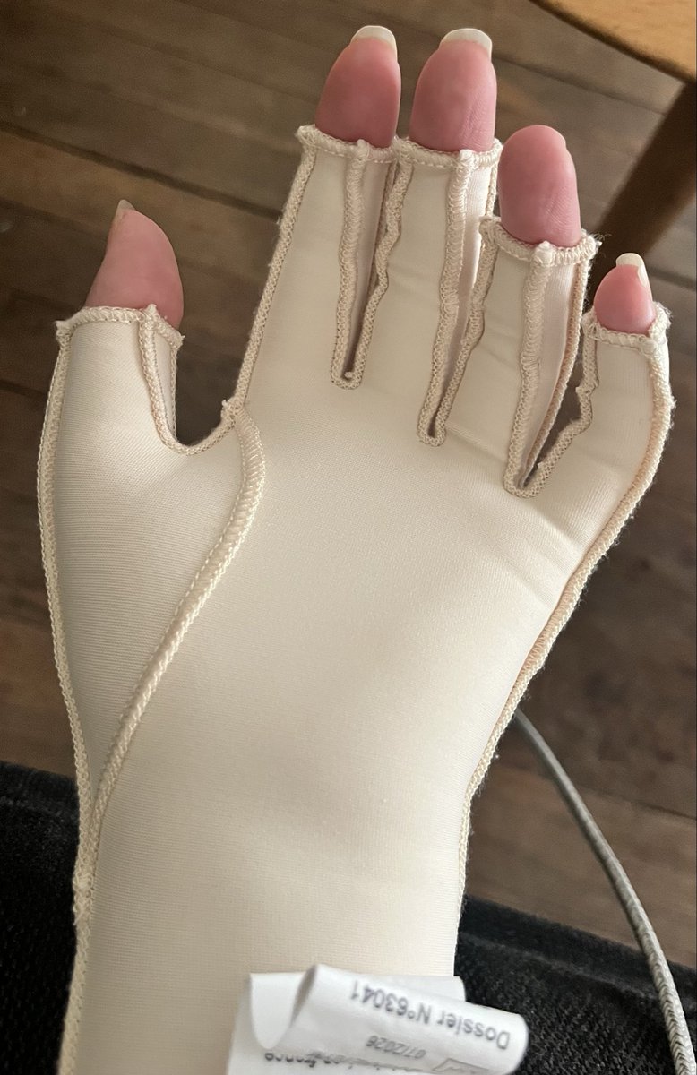 sedhtafote's tweet photo. J’ai sorti l’armure j’en peux plus 🥺 https://t.co/gHa3CFZ1oG