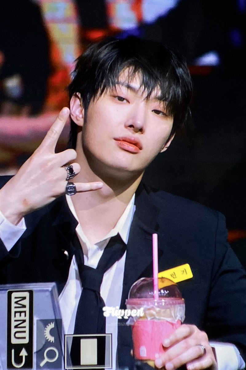 flipped0809's tweet photo. 260917 넘잘생겻어……….
#ATEEZ #에이티즈 #MINGI #민기 
#송민기 #널설레게해줄게 https://t.co/HJZkyip0ia