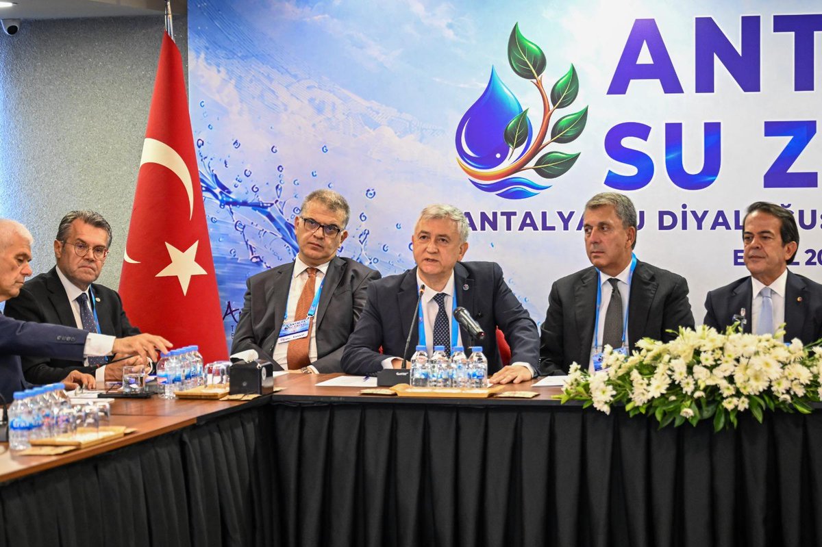 ANSIAD's tweet photo. ANSİAD Yönetim Kurulu Başkan Yardımcımız Burak Gönen, ANSİAD İklim Değişikliği ve Çevre Çalışma Masası Başkanımız Cem Arüv ve Üyemiz Halil Bülbül, Antalya Ticaret Borsası tarafından gerçekleştirilen Antalya Su Zirvesi’ne katılım sağladı.

Su kaynaklarının korunması, sürdürülebilir su yönetimi ve Antalya’nın su geleceğine yönelik çözüm önerilerinin ele alındığı zirvede; kamu kurumları, yerel yönetimler, üniversiteler ve sektör temsilcileri bir araya geldi.

Zirvede gerçekleştirilen değerlendirmeler ve paylaşılan görüşlerle, Antalya’nın su kaynaklarının etkin ve sürdürülebilir yönetimine yönelik ortak akıl ve iş birliğinin geliştirilmesi hedeflendi.