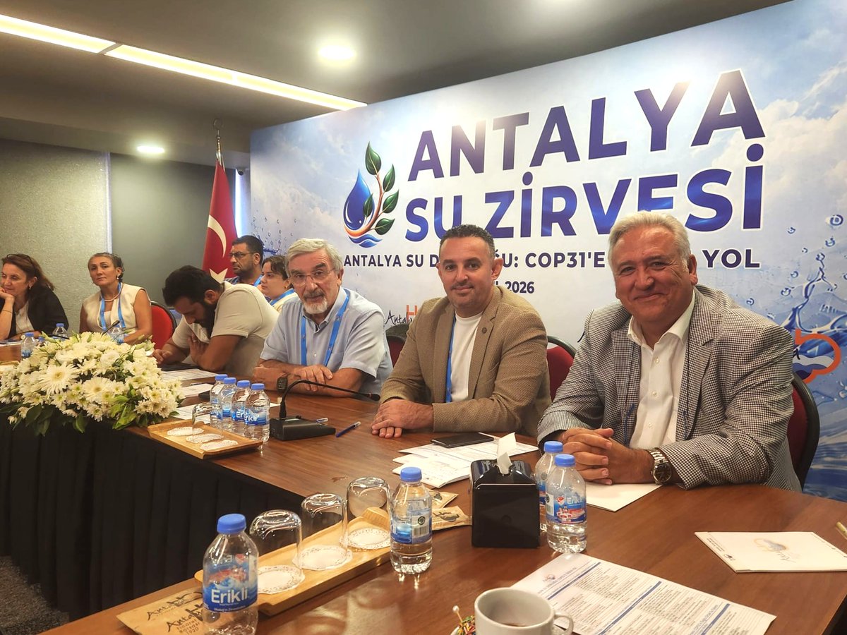 ANSIAD's tweet photo. ANSİAD Yönetim Kurulu Başkan Yardımcımız Burak Gönen, ANSİAD İklim Değişikliği ve Çevre Çalışma Masası Başkanımız Cem Arüv ve Üyemiz Halil Bülbül, Antalya Ticaret Borsası tarafından gerçekleştirilen Antalya Su Zirvesi’ne katılım sağladı.

Su kaynaklarının korunması, sürdürülebilir su yönetimi ve Antalya’nın su geleceğine yönelik çözüm önerilerinin ele alındığı zirvede; kamu kurumları, yerel yönetimler, üniversiteler ve sektör temsilcileri bir araya geldi.

Zirvede gerçekleştirilen değerlendirmeler ve paylaşılan görüşlerle, Antalya’nın su kaynaklarının etkin ve sürdürülebilir yönetimine yönelik ortak akıl ve iş birliğinin geliştirilmesi hedeflendi.