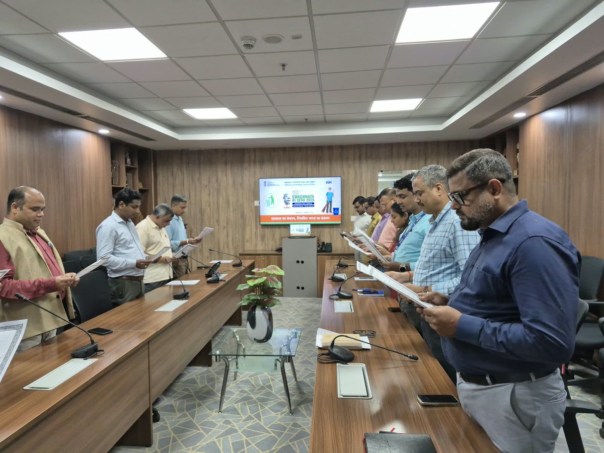 stpi_kolkata's tweet photo. स्वच्छता ही सेवा 2026 अभियान के अंतर्गत आज एसटीपीआई-कोलकाता कार्यालय में स्वच्छता शपथ ग्रहण का आयोजन किया गया। सभी अधिकारियों/कर्मचारियों ने स्वच्छ भारत, विकसित भारत के संकल्प को दोहराया। #SHS2026 #SwachhataHiSeva #STPIKolkata https://t.co/NTbBw8zOw5