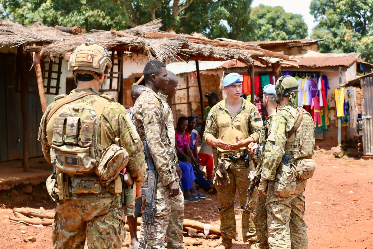 UN_CAR's tweet photo. Comment vivent les populations de #Lambi 🇨🇫 face aux défis sécuritaires ? À 150 km de #Bangui, les Casques bleus portugais 🇵🇹 de la #MINUSCA sont allés à leur rencontre pour recueillir leurs préoccupations. Retour sur cette patrouille de terrain.  #InvestInPeace #MINUSCAimpact 
🌐 https://t.co/4p1s0GIrTR