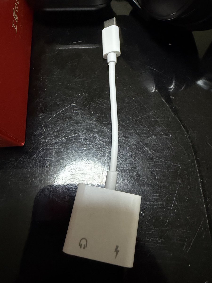 masyu_232's tweet photo. Switch充電しながらデドバやりたかったのに対応してなくて😭😭
スマホようだからかなぁー？
 #Switch 
 #アダプター https://t.co/UMjKuIa1ND