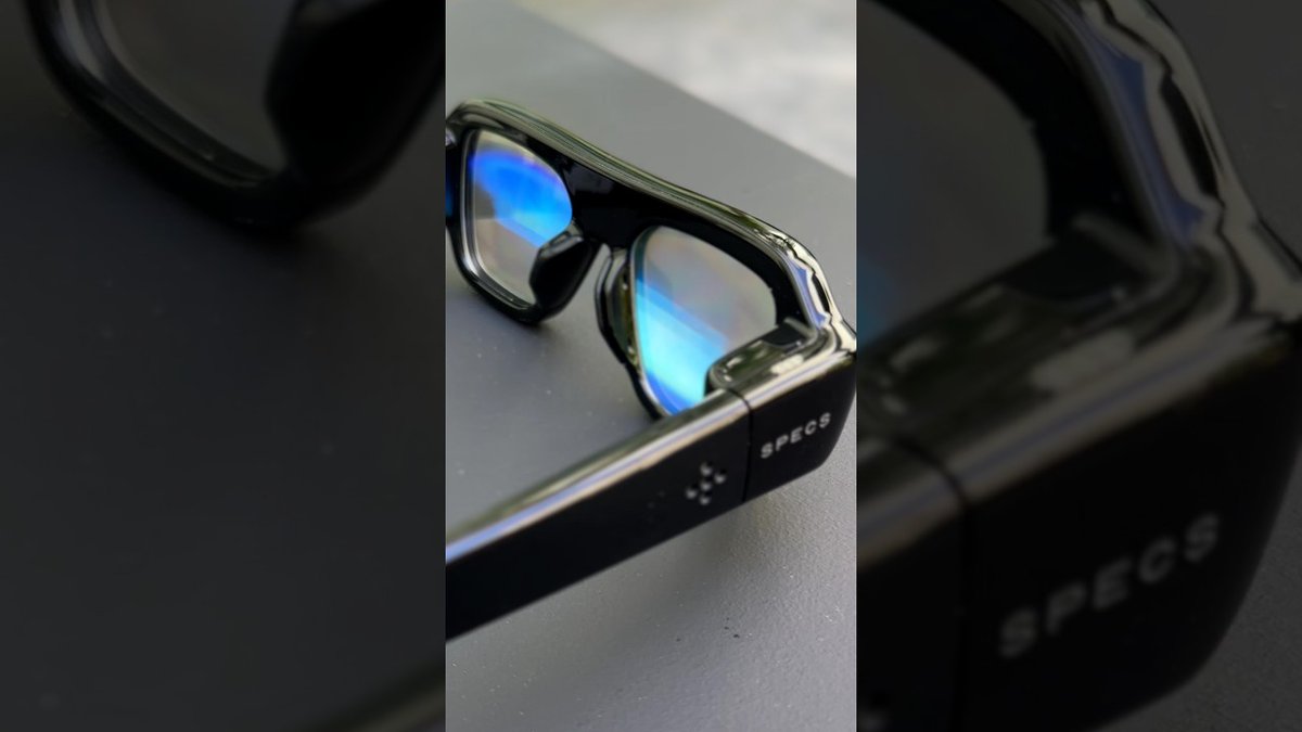 edwardsdna's tweet photo. Snap Specs AR glasses quick overview https://t.co/lDsRf7x5ji @engadget #SnapSpecs #AugmentedReality #TechTrends https://t.co/8BgvM9nGyE