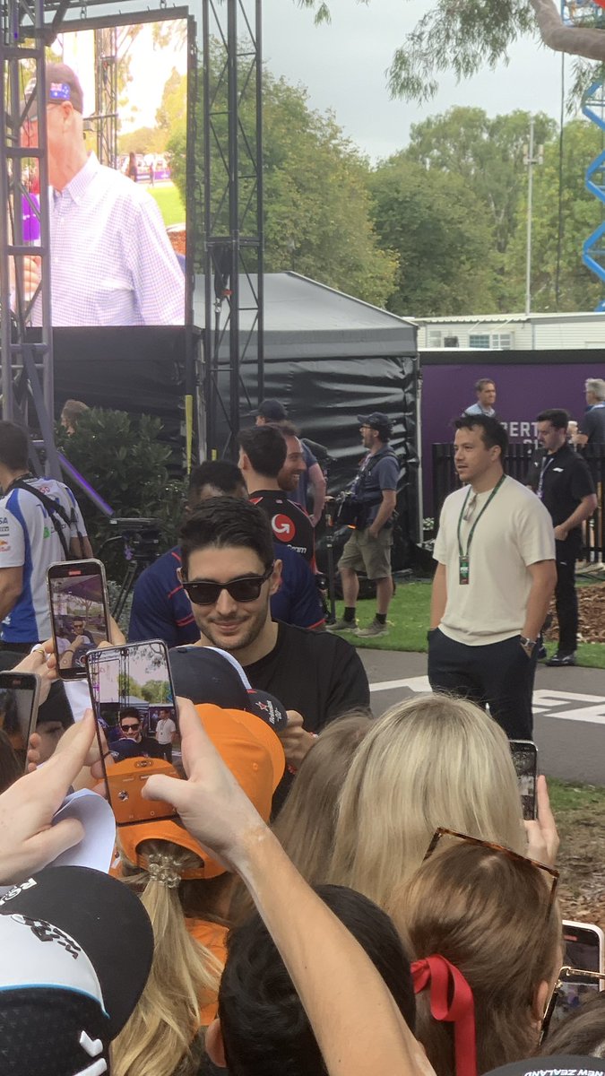 boxedbrowniemix's tweet photo. @viennabug omg i was here that day 😭❤️ https://t.co/mhCmUO0oYM