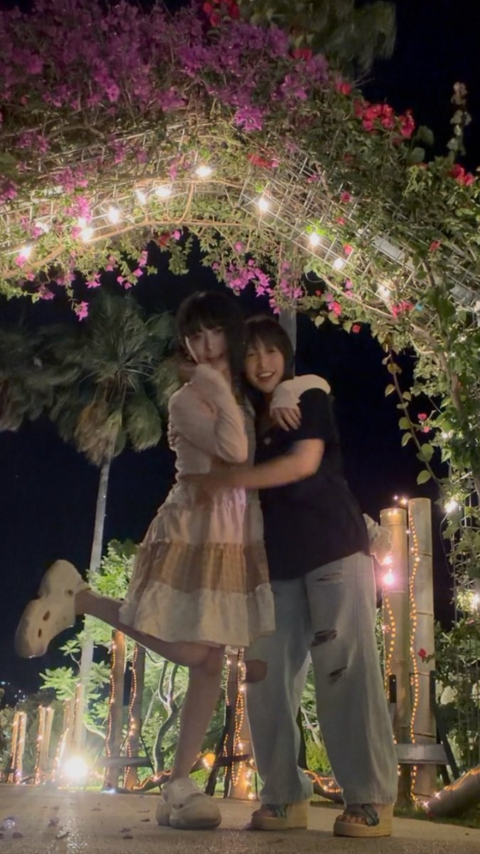 KABIAMA_chan's tweet photo. この世で一番愛してるマッマと
いろいろあってもう親権無いパッパとの
ポーズと写真の温度差で風邪をひく。 https://t.co/OUs46oexIV