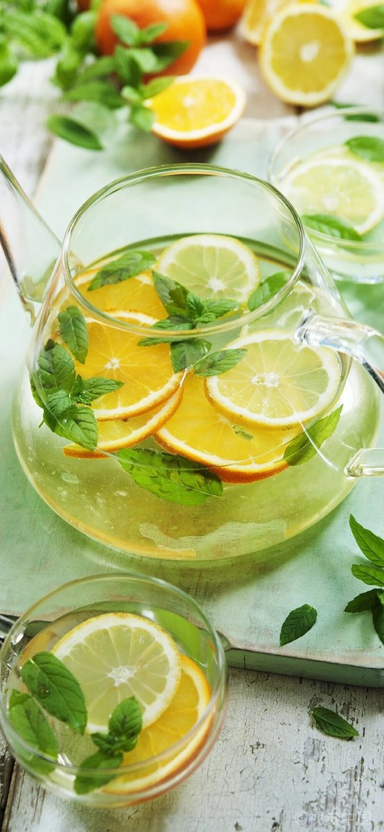 VinnieYara3j's tweet photo. Make a cozy iced honey lemon tea in 3 mins! Squeeze 1 lemon, add 2 tbsp honey, top with ice u0026 cold water. Perfect for hot afternoons https://t.co/gGp9Rh04c4