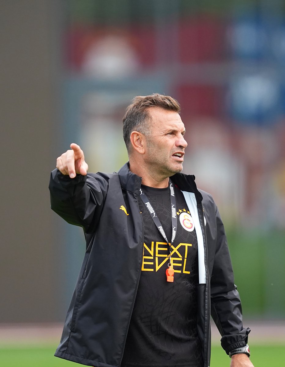 GalatasaraySK's tweet photo. 📸 Bugünkü antrenmanımızdan kareler. #TSvGS https://t.co/f2uQpGbKo0