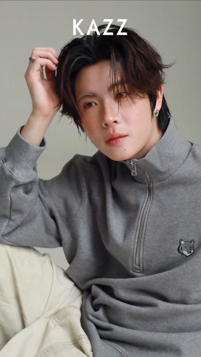 NAPnSNAP's tweet photo. หล่อทุกการขยับตัวแบบนี้ต้องเหมาแล้ว 🫪

#KAZZxFIRSTONE
#Firstone https://t.co/2WX1p16cev