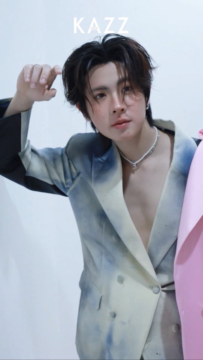 NAPnSNAP's tweet photo. หล่อทุกการขยับตัวแบบนี้ต้องเหมาแล้ว 🫪

#KAZZxFIRSTONE
#Firstone https://t.co/2WX1p16cev
