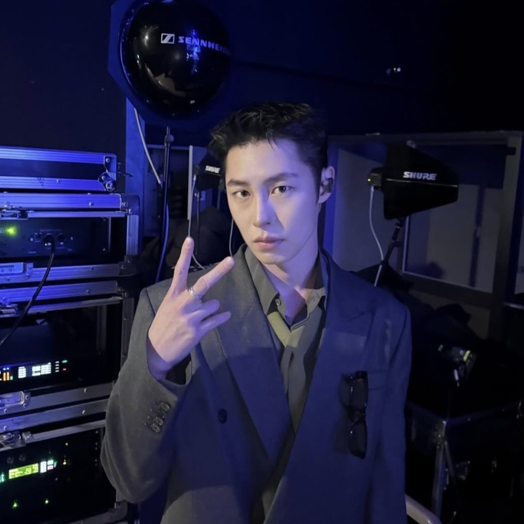 onyx_iron's tweet photo. 영원히 브이만 하는 이재욱 보고 싶다 
꿀알바 예고 오고 있는 거 맞지..? 부국제 예매 전에는 뜨겠지 했는데 이제 의심된다🫠🍯 https://t.co/BPPqYFBjXy