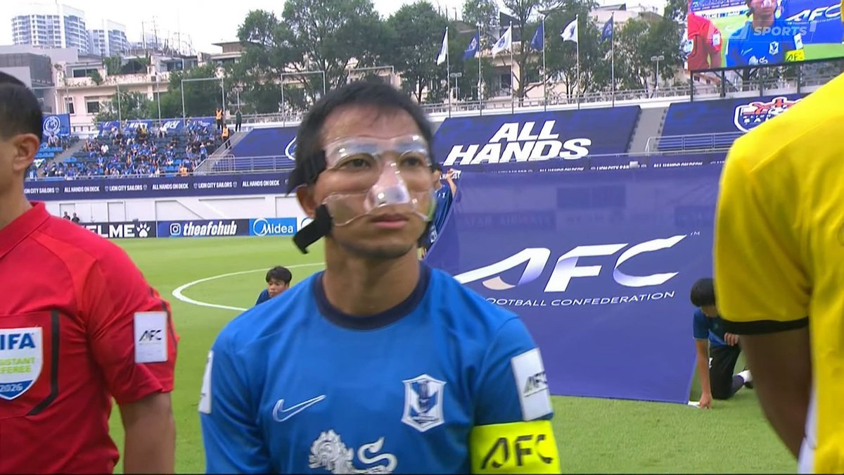 ThaiFootballs's tweet photo. Chanathip might think “Just in case it rains and the pitch gets flooded” 🤿⚽😂 https://t.co/B5XiQENg42