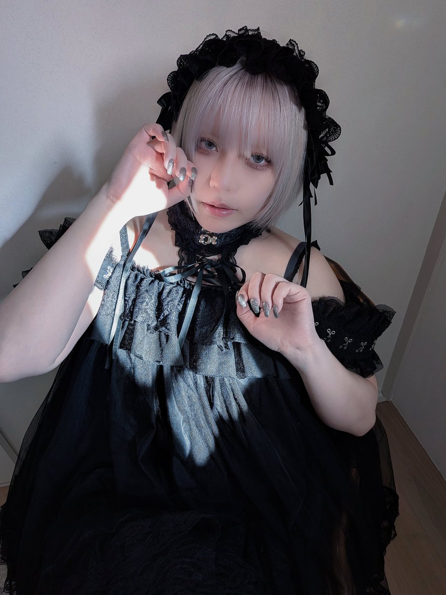 🖤🩶🤍