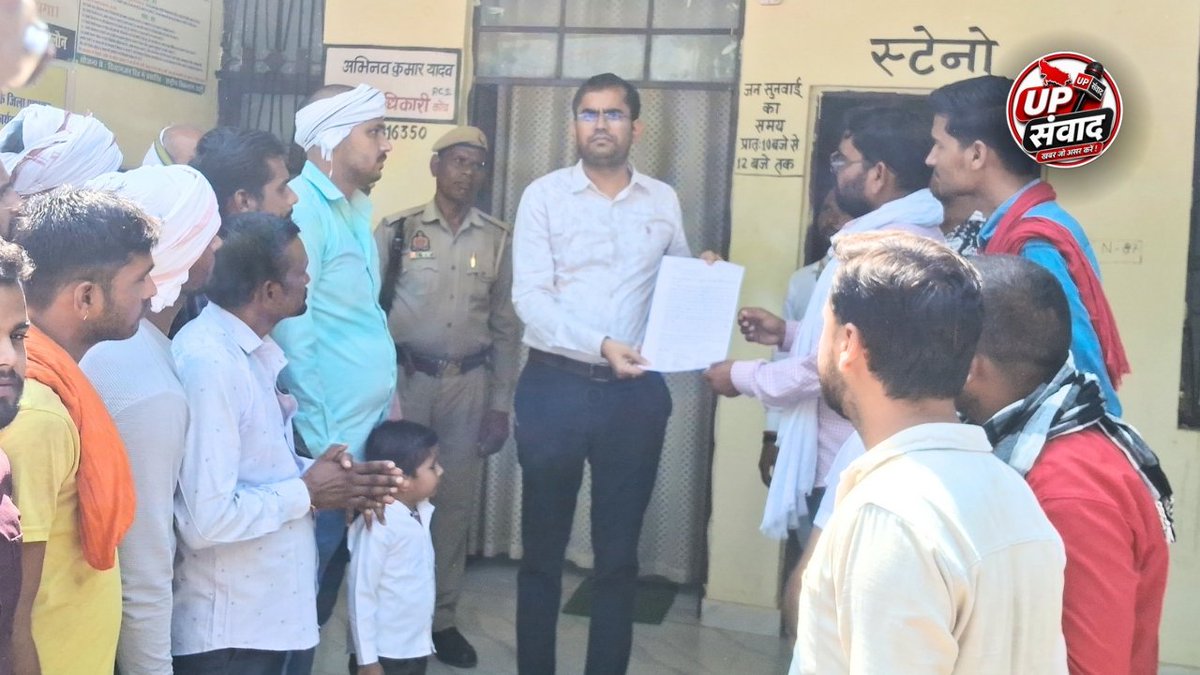 upsamvadlive's tweet photo. 🅱️REAKING NEWS JALAUN

🔶️ 4 दिन से बिजली गुल, गांव अंधेरे में डूबा।

🔶️ SDM दफ्तर पहुंचकर ग्रामीणों ने बिजली विभाग के खिलाफ प्रदर्शन किया।

🔶️ 250 KVA ट्रांसफार्मर स्वीकृत, फिर भी न लगने का आरोप।

🔶️ बिजली बहाल न हुई तो धरना देने की चेतावनी।

📍सलैया बुजुर्ग,कोंच

#Jalaun https://t.co/X8yJTAtfAD