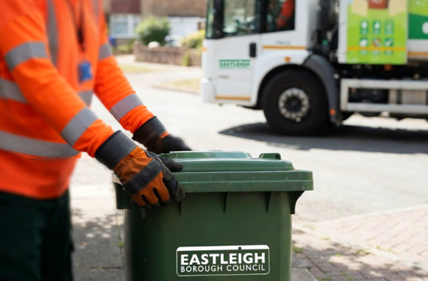 EastleighBC's tweet photo. Disruption to bin collections. Waste service disrupted due to driver shortages https://t.co/zLtCLgilel https://t.co/xoZokEYZBP