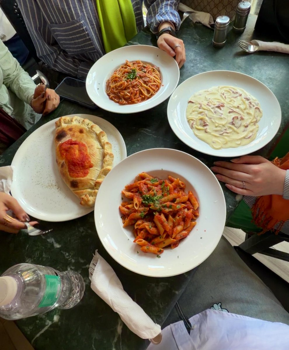 Haniiimaher's tweet photo. Didos 
جربنا ال allarrabbiata صلصه مظبوطه و حلوه 
Carbonara دي كلمه فشيخه عنها قليله
Tonno كنت فاكر مكس التونه مع ال red sauce هيبقي وحش بس طلع جامد فشخخخ
ال pizza خفيفه و هشه و مخدومه جدا 
الشورب برضو كانت مظبوطه جدا ولا غلطه 
وفوق كل ده رخيص و ال portion كبيره كمان https://t.co/Q0rfkjoQoN