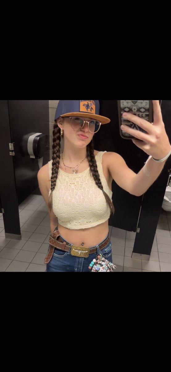 Irl_exposer_1's tweet photo. Emma 18 submitted by her own father https://t.co/MWkHHhQPbm