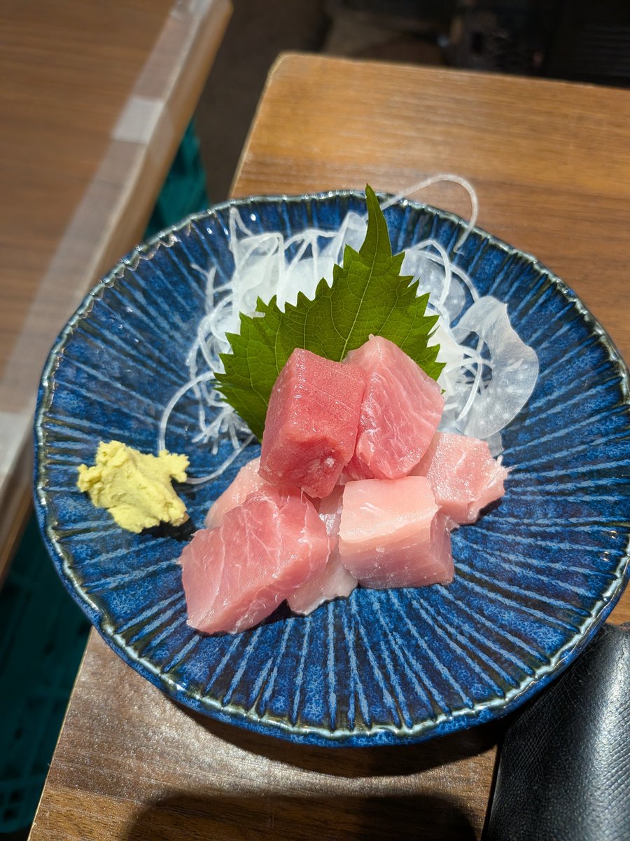 tmakoto2010's tweet photo. 魚屋さんにて立ち飲み https://t.co/eMm5nSVpbp