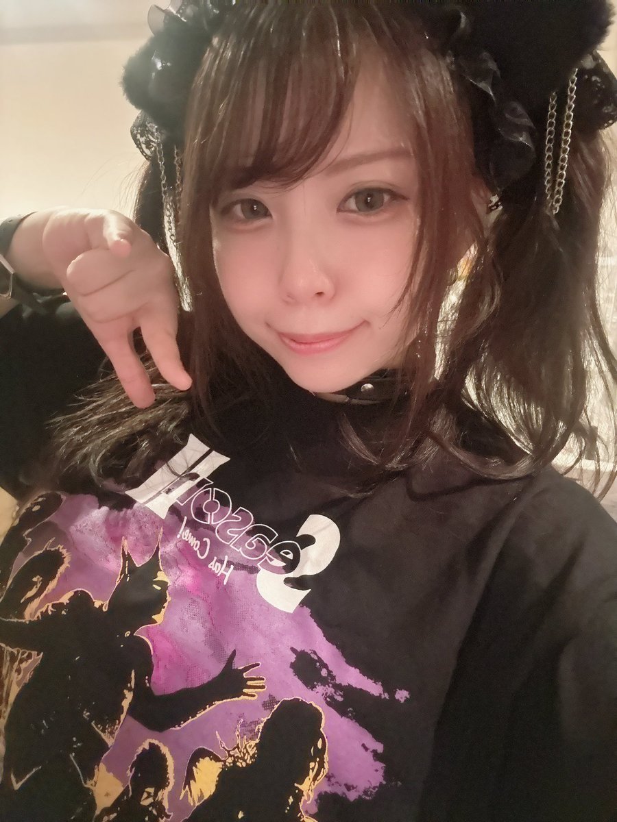 dark_SadMaz's tweet photo. 昨日おかんとグランキューブのミサ行った！閣下のエンタメとメンバーの演奏ぱないでした🥹
開幕のメンバーが出てくるところがカッコ良すぎ��いつも泣きそうになる😭
個人的にGo ahead の変態ドラムやファンサの激しいジェイルが熱かったです
同時に横揺れするレノさんと桃さんも🙌 https://t.co/2hACwjFasL