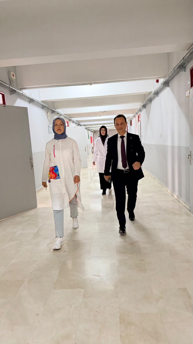 BurdurilMEM's tweet photo. Öğretmen ve öğrencilerimizle bir araya gelen İl Millî Eğitim Müdürümüz, okullarımızın eğitim ortamlarını ve yürütülen çalışmaları yerinde inceleyerek okul yöneticilerinden bilgi aldı. https://t.co/oJg1ZRVmTQ