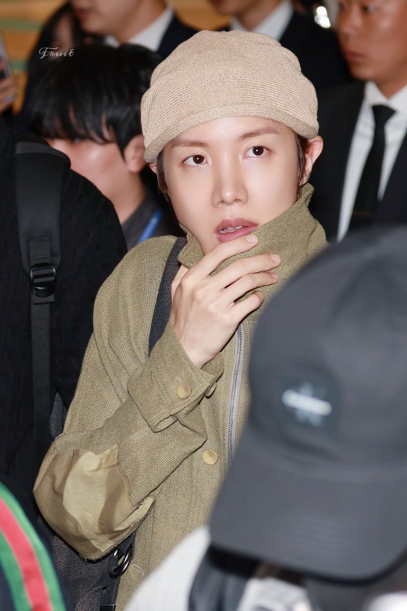 Hopefruitonmoon's tweet photo. 20260917 ICN 🐿️

#jhope  #정호석 #ジェイホープ  
#鄭號錫 #郑号锡 #BTS https://t.co/uPyNV3oFgF