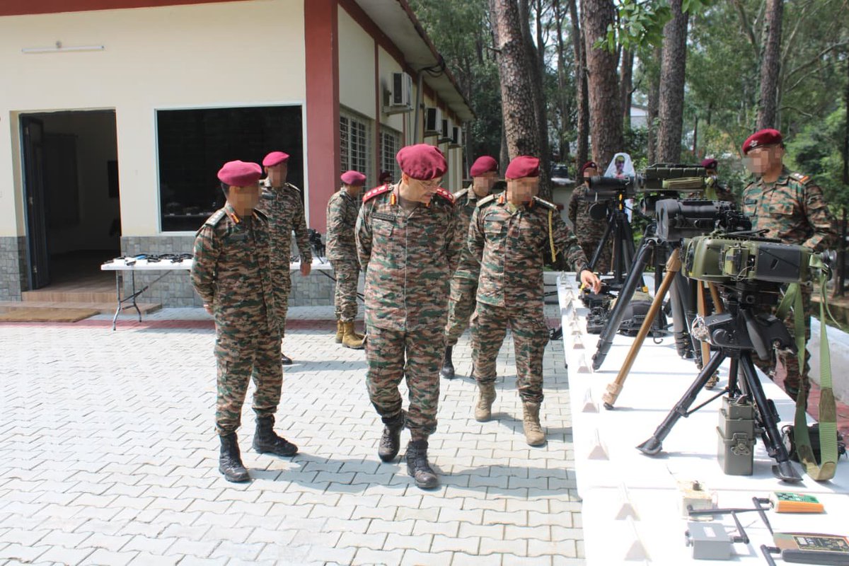 westerncomd_IA's tweet photo. ENHANCING COMBAT EDGE | NAHAN MILITARY STATION

Lt Gen Pushpendra Singh, AVSM, SM**, GOC-in-C #WesternCommand & Colonel of the Parachute Regiment, visited Nahan Military Station and reviewed operational preparedness and capability enhancement initiatives.

The #ArmyCommander was briefed on measures strengthening combat preparedness, adoption of modern technology and mission-oriented training aligned to contemporary operational scenarios, with emphasis on precision, agility and operational effectiveness.

Interacting with the troops, he commended the Paratroopers for their professionalism, commitment and high standards of operational readiness, and exhorted them to remain agile, technologically empowered and ever ready for the most demanding missions.

The visit reaffirmed #WesternCommand’s commitment to building a combat-ready, technologically enabled and future-oriented force, prepared to deliver decisive outcomes across the spectrum of operations.

#IndianArmy #ParachuteRegiment #AirborneWarriors #CombatReady #FutureReady

@adgpi
@SpokespersonMoD
@prodefencechan1
@prodefencejammu