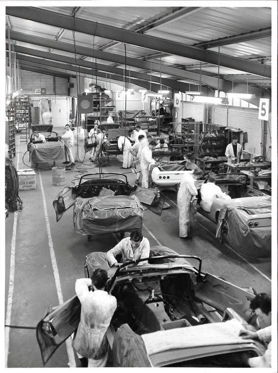 ClubLotusFrance's tweet photo. De belles Lotus Elan et Elan +2 durant leurs phase d'assemblage de Lotus Factory à Cheshunt et à Hethel durant les années 1960 #MaLotus #Elan #Cheshunt #Hethel #LotusFactory #LotusCars #TeamLotus #Classiclotus #ClubLotusFrance @lotuscars @ClubLotusFrance https://t.co/Oye8yfILec