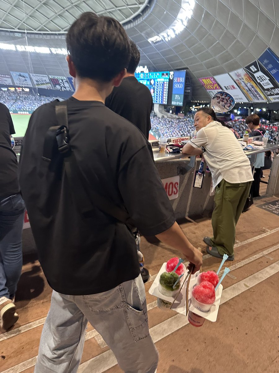 techipo7's tweet photo. 普段ゲーム、ネトフリとかは夜永遠に観てるし、🏸スクールで21時過ぎとかに帰ってきてる生活してるくせに、テスト一週間前でゲームとアマプラリモコン取り上げたら20時30分に就寝しようとしてる中1。成績がいいならいいけどさ。
本当いい加減にしてよ。 https://t.co/yWElDh3W4N