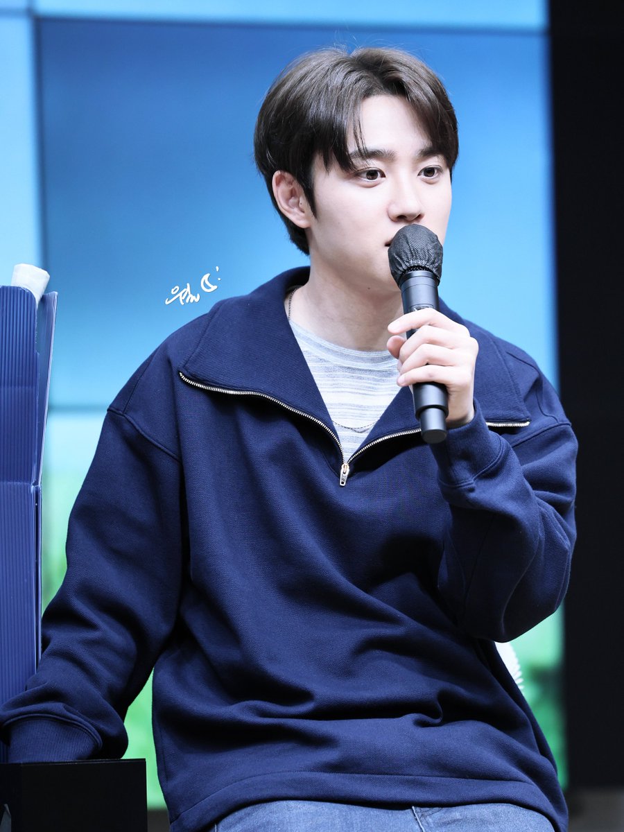 dal0808's tweet photo. 260913 music planet 팬사인회
테니스의 왕자 보고 안울엇다..음…ㅋㅋㅋㅋ
#도경수 #엑소 #exo #dohkyungsoo #都暻秀 https://t.co/BtaZn0nvwr