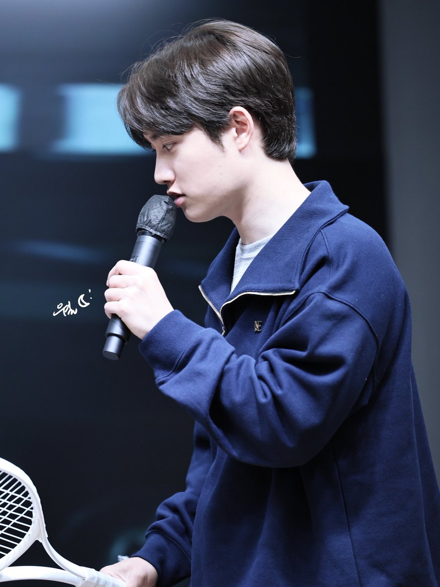 dal0808's tweet photo. 260913 music planet 팬사인회
테니스의 왕자 보고 안울엇다..음…ㅋㅋㅋㅋ
#도경수 #엑소 #exo #dohkyungsoo #都暻秀 https://t.co/BtaZn0nvwr