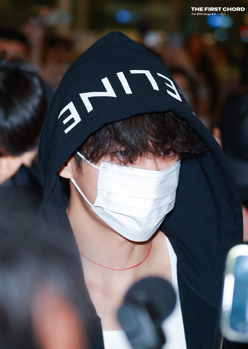 thvismuse's tweet photo. ya'll won't believe BLACK HAIR PERM TAEHYUNG IS BACKK😭😭😭 https://t.co/MTLPY9xwFp