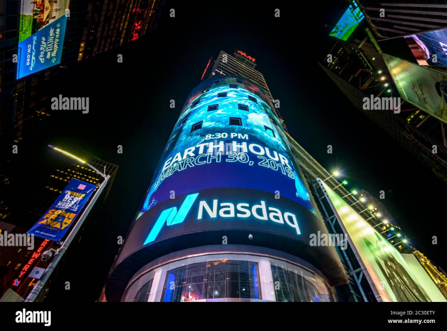 SeanMitchellF4's tweet photo. Nasdaq futures bid about 1% after the hike. Composite closed Wednesday at 25,978, down 0.01%. Dow ate the hawkish presser. Tech held the tape. This bounce is oil + short covering, not a new policy regime. 

#Nasdaq #QQQ https://t.co/dwhPkGlgz3