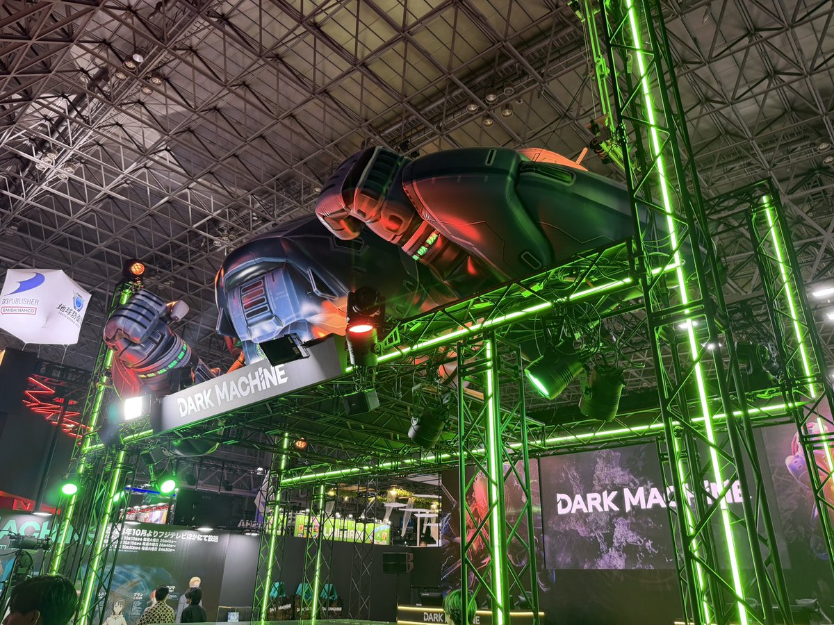 Shams_Qamar_JP's tweet photo. 今年のTGSで噂の巨大ロボを見るためにホール5 LIONA DARK MACHINEまで行きました！

こいつ...動くぞ！ぴあ21さんはいいお仕事をされる✨
メカデザイン担当の天神先生にご挨拶ができて、デカくてカッコいいロボが見れて良かった！
明日も色々発表があるらしいので楽しみっ！
#TGS2026 #DARKMACHINE https://t.co/Fwkc8Ezhz9