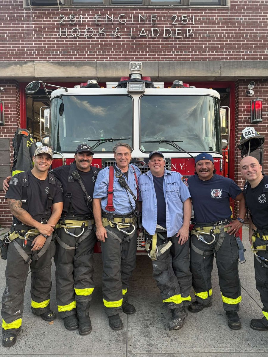 NYCFireWire's tweet photo. Lt Grillo E251 last tour today after  33 yrs. “one of a kind” https://t.co/D0XG6eUf2F